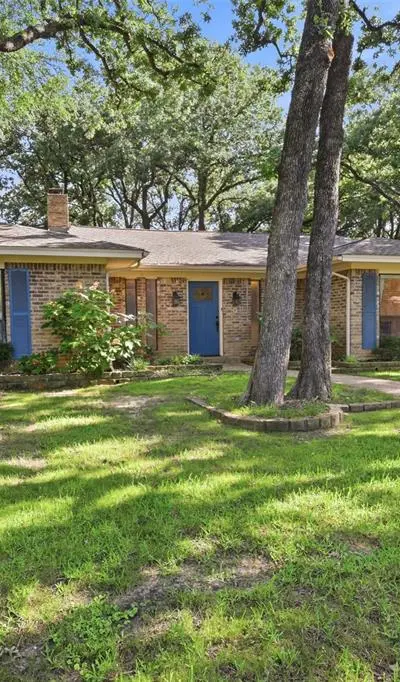 2108 Edgewood Court, Arlington TX 76013 - Photo 3