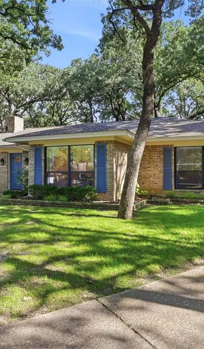 2108 Edgewood Court, Arlington TX 76013 - Photo 4