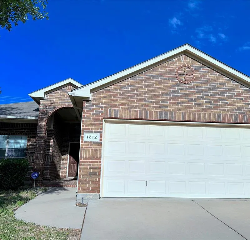 1212 Sunderland Lane, Fort Worth TX 76134