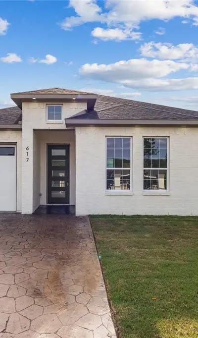 617 N DWIGHT Avenue, Dallas TX 75211