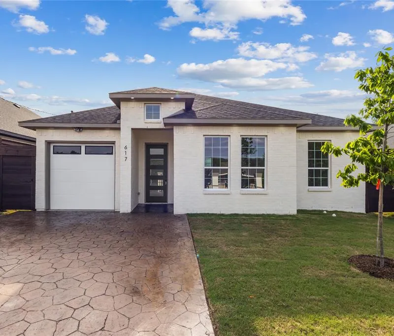 617 N DWIGHT Avenue, Dallas TX 75211