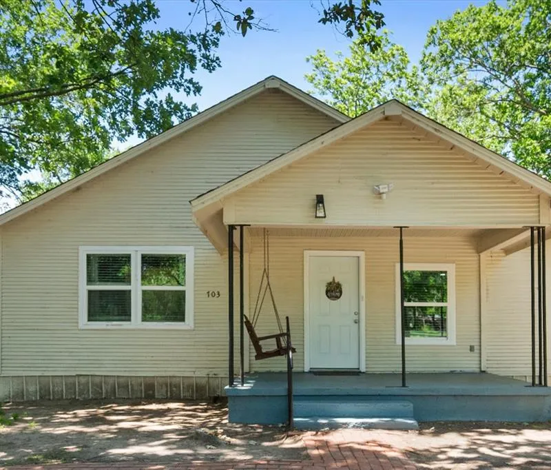 703 N Goodman Avenue, Kerens TX 75144