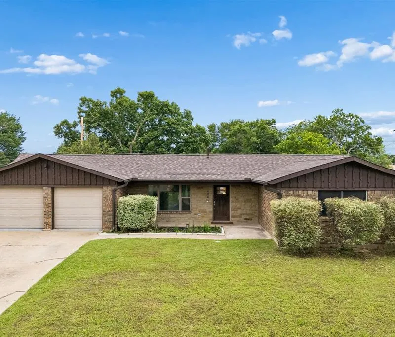 404 Glenwood Terrace, Hurst TX 76053