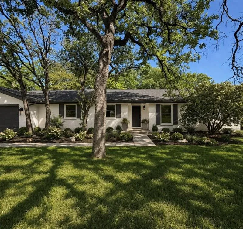 209 Mistletoe Lane, Keene TX 76059