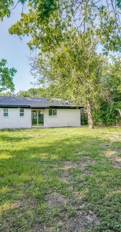 525 Moonlight Drive, Garland TX 75040 - Photo 5