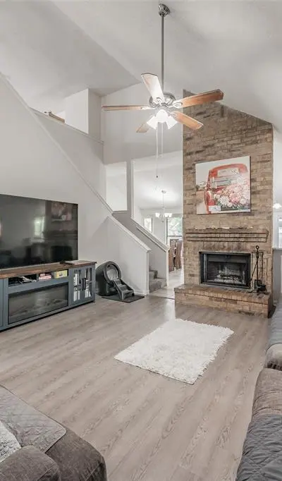 825 Ashmount Lane, Arlington TX 76017 - Photo 2