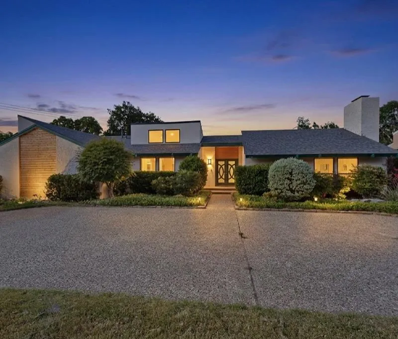 7109 Alpha Road, Dallas TX 75240