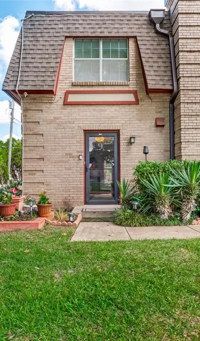 1813 E Grauwyler Road E # 142G, Irving TX 75061