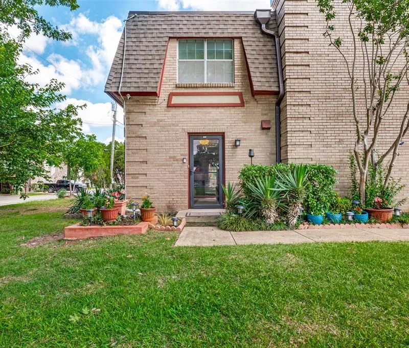 1813 E Grauwyler Road E # 142G, Irving TX 75061