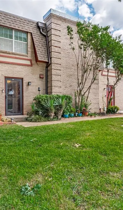 1813 E Grauwyler Road E # 142G, Irving TX 75061 - Photo 3