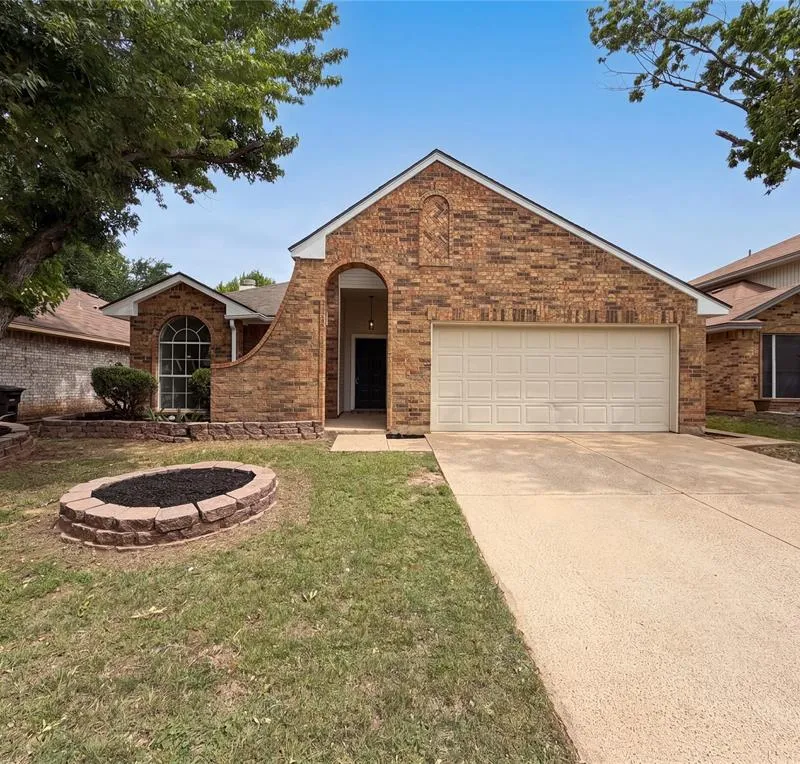 8517 Tamar Trail, Fort Worth TX 76118