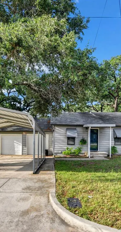 7521 Pawnee Trail, Lake Worth TX 76135 - Photo 2