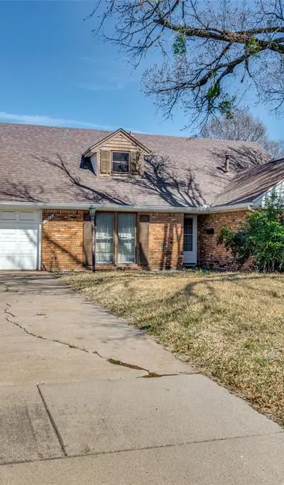 5613 Westcreek Drive, Fort Worth TX 76133 - Photo 2