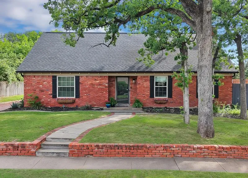 1710 Hilltop Lane, Pantego TX 76013