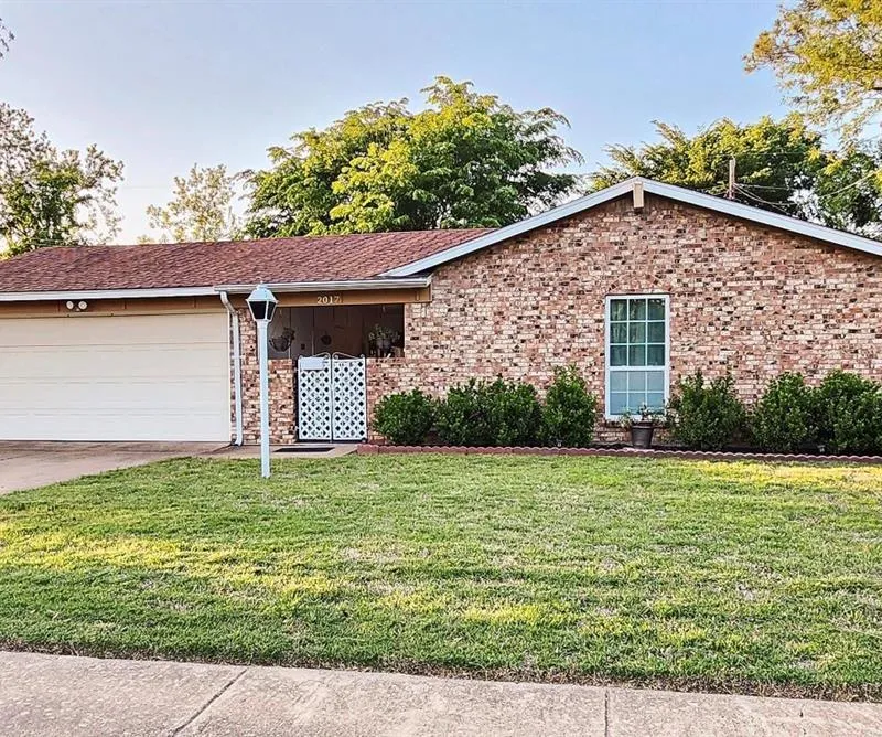 2017 Meadow Glen, Irving TX 75060