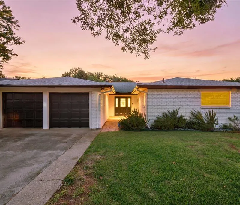 652 Oak Drive, Hurst TX 76053