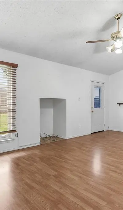 6228 Fernwood Drive, Arlington TX 76001 - Photo 2