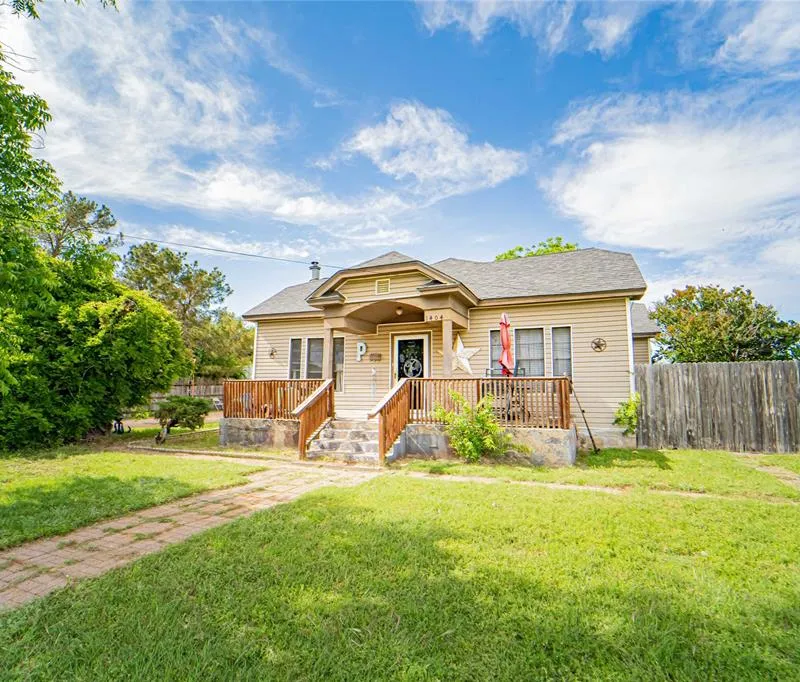 1404 W Walker Street, Breckenridge TX 76424