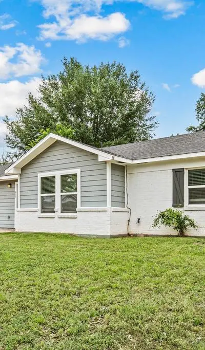 609 W Inwood Drive, Arlington TX 76010 - Photo 2