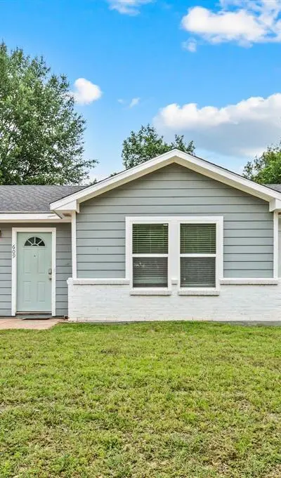 609 W Inwood Drive, Arlington TX 76010 - Photo 3