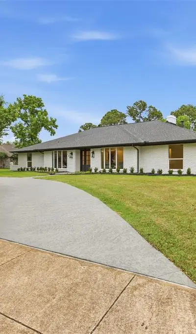 105 Wellesley Drive, Irving TX 75062 - Photo 2