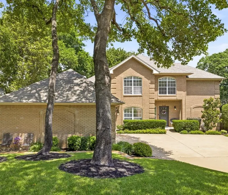 2962 Woodland Hills Drive, Grapevine TX 76051