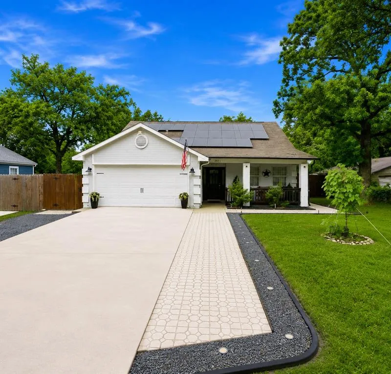 3031 Delaware Trail, Lake Worth TX 76135