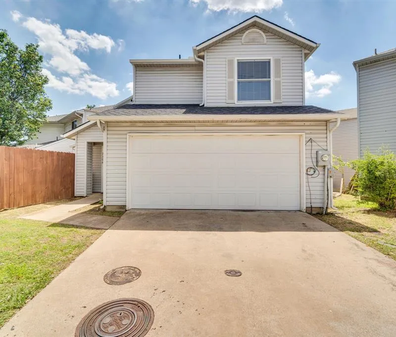 2306 Balvanera Plaza, Dallas TX 75211