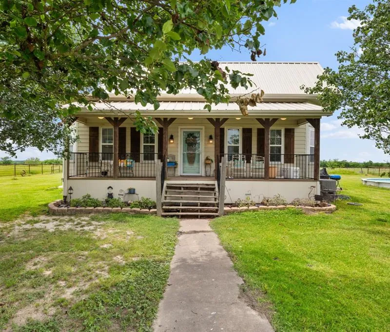 404 Fm 1566 W, Wolfe City TX 75496
