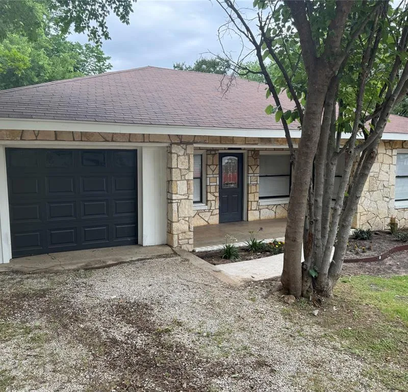 607 E Hundley Drive, Lake Dallas TX 75065