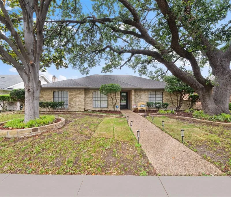 509 Kingsbridge Drive, Garland TX 75040