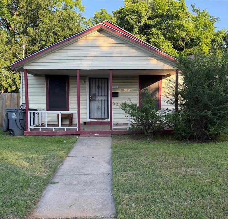 2738 Lawrence Street, Dallas TX 75215