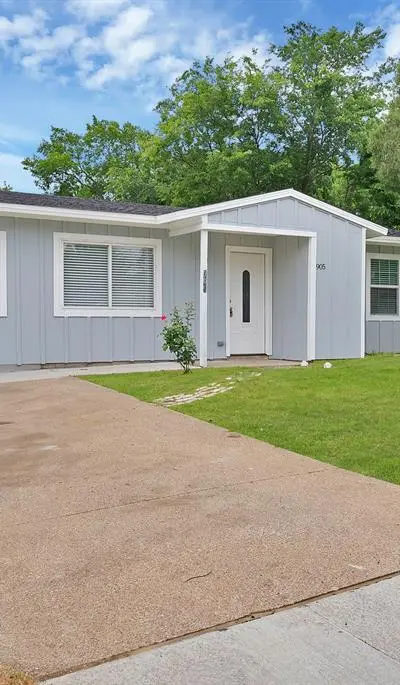905 Skylark Drive, Arlington TX 76010 - Photo 2