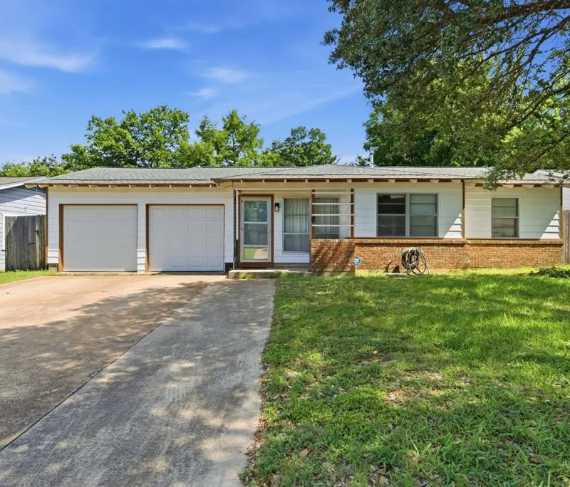736 Oak Drive, Hurst TX 76053