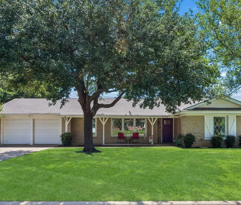 901 Raintree Road, Fort Worth TX 76103