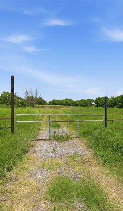 18508 James Smith Road, Justin TX 76247 - Photo 4