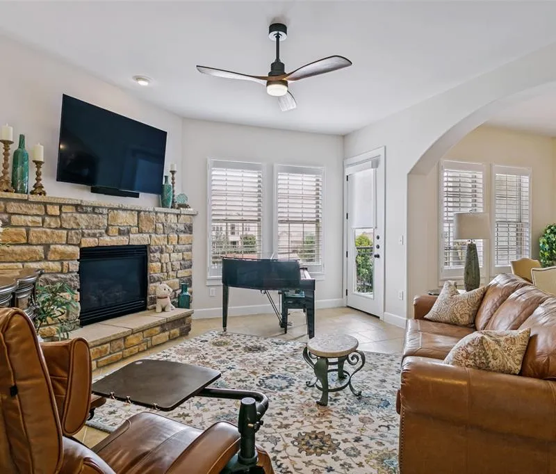 610 Via Ravello # 311, Irving TX 75039