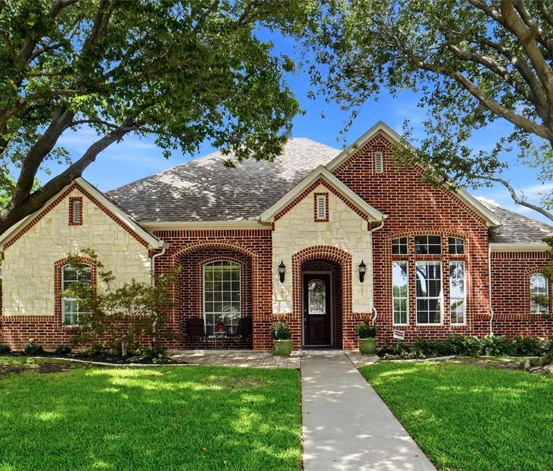 8901 Stratford Drive, North Richland Hills TX 76182