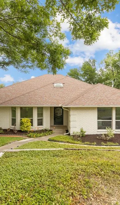 10112 Wandering Way Street, Benbrook TX 76126