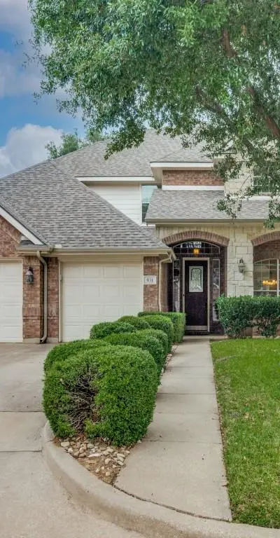 931 Park Forest Drive, Hurst TX 76053