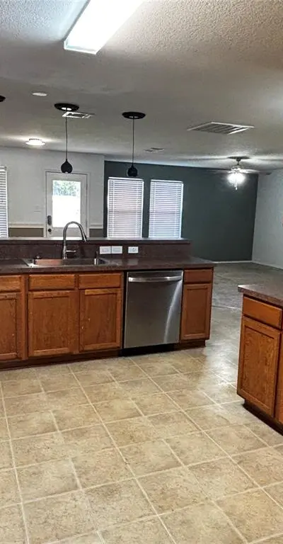 2027 Lake Trail Drive, Heartland TX 75126