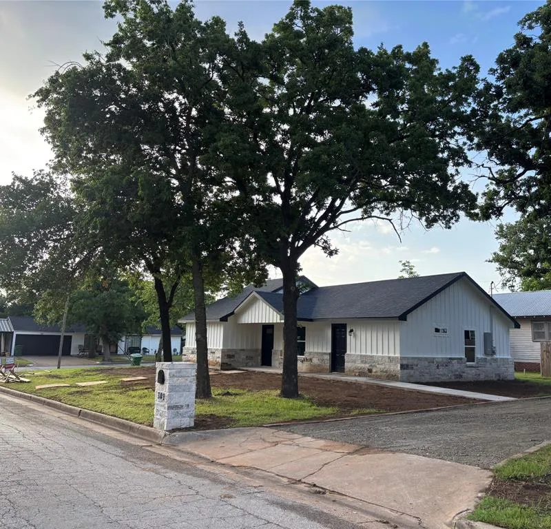 301 NW 23rd Street, Mineral Wells TX 76067