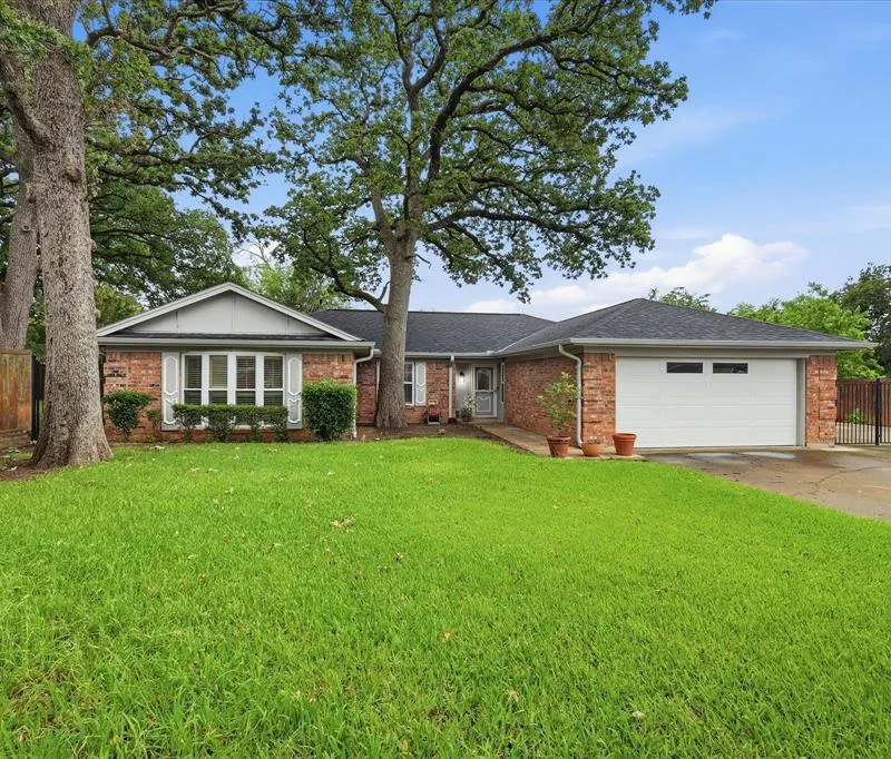 2604 Meadow Place, Bedford TX 76021