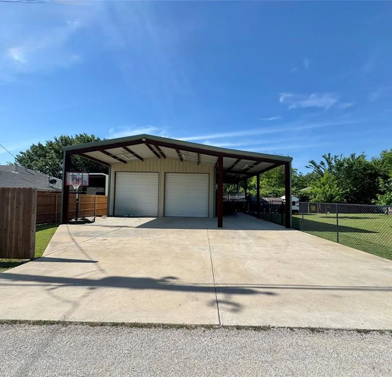 510 N Friou Street, Alvarado TX 76009