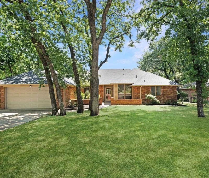 2015 Tanglewood Drive, Grapevine TX 76051