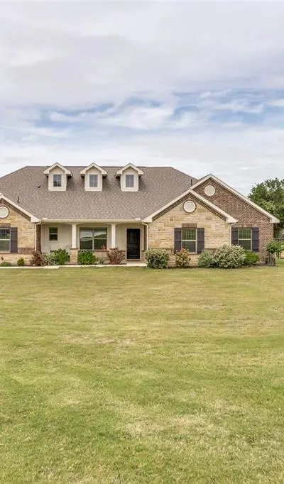 428 Herb Stephens Jr Way, Springtown TX 76082 - Photo 4