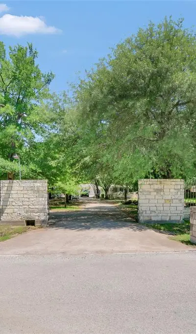 5313 Hidden Oaks Lane, Arlington TX 76017 - Photo 3