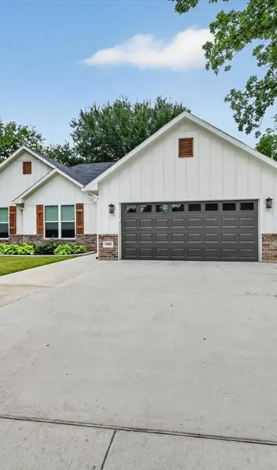 1005 W Chambers Street, Cleburne TX 76033