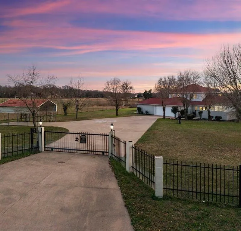 8862 County Road 4028, Kemp TX 75143