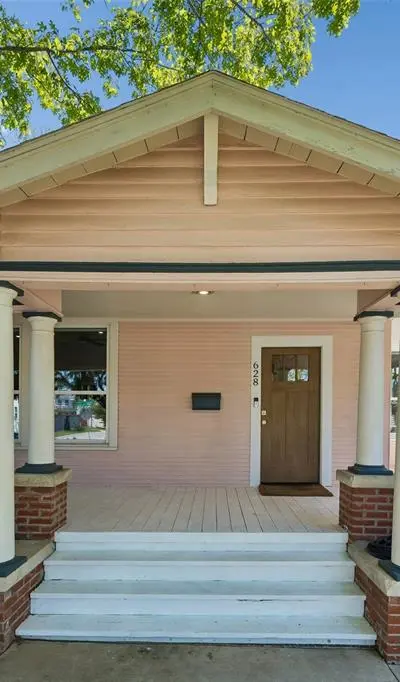 628 Woodlawn Avenue, Dallas TX 75208 - Photo 2
